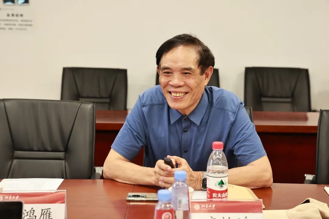 caee2215513d4541921f3aef90667882.jpg 4.jpg