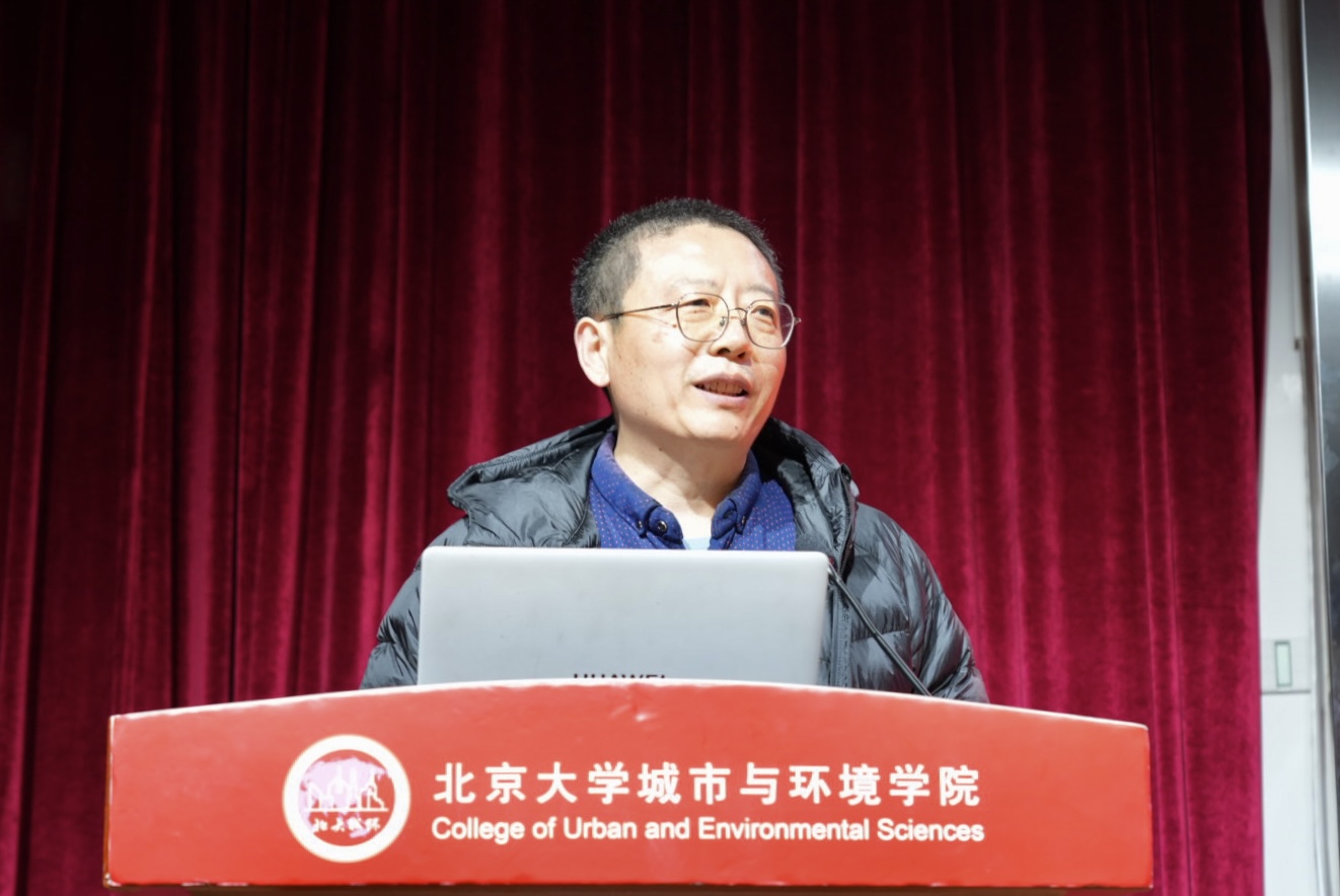 0be1197ab706448f9cdd71928fd38fdd.jpg 图2 设备部副部长钟灿涛.jpg