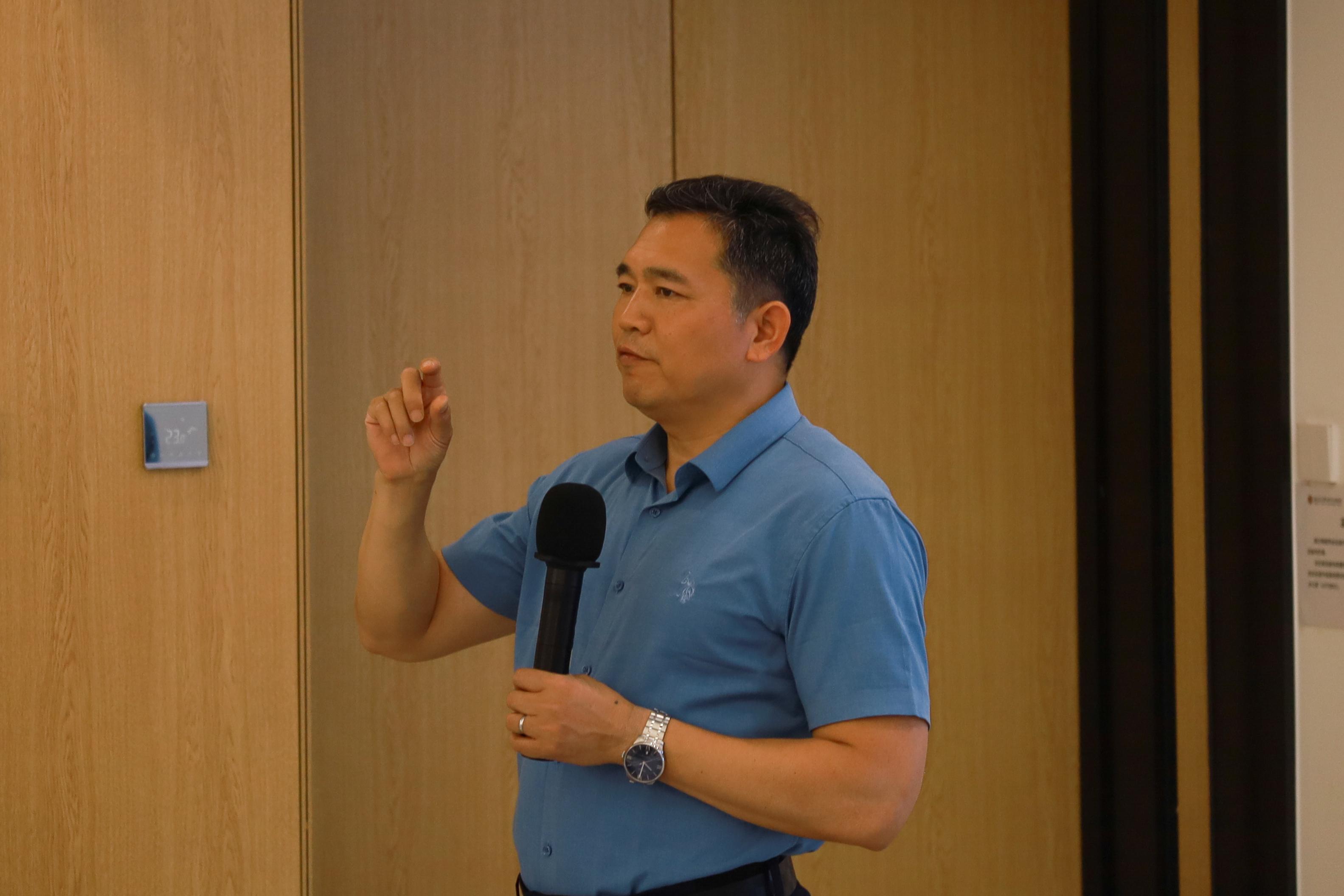 图11 李本纲教授授课.jpg